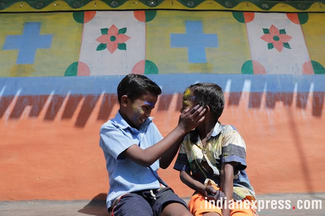 Holi photos, holi images, holi 2018