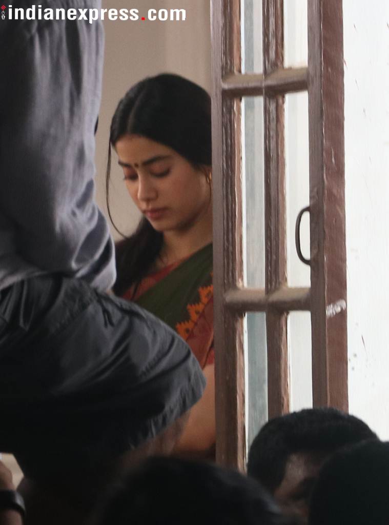 Jhanvi Kapoor is back on the sets of Dhadak