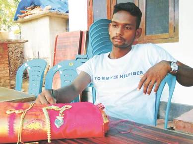 Kerala honour killing: Dalit groom hangs on to the wedding sari | India News,The Indian Express Kerala honour killing: Dalit groom hangs on to the wedding sari | India News,The Indian Express