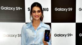 Kriti Sanon, Katrina Kaif, Kriti Sanon fashion, Kriti Sanon style, Kriti Sanon latest photos, Kriti Sanon latest news, Kriti Sanon images, Kriti Sanon pictures, Kriti Sanon updates, celeb fashion, bollywood fashion, indian express, indian express news