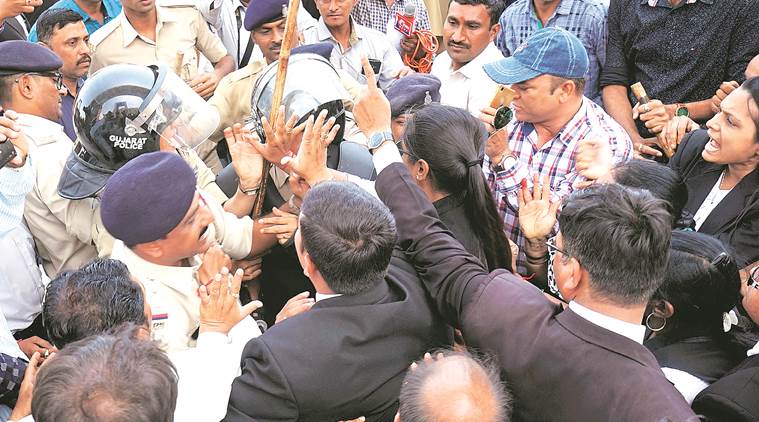 Seating arrangements at court: Vadodara lawyers resolve to call off hunger strike