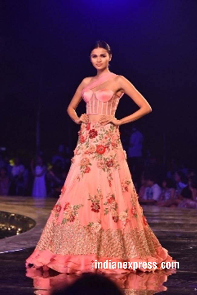 Manish Malhotra, Manish Malhotra summer couture 2018, Manish Malhotra Aditi Rao Hydari, Manish Malhotra Sophie Choudry, Manish Malhotra Nushrat Bharucha, Manish Malhotra Radhika Apte, indian express, indian express news