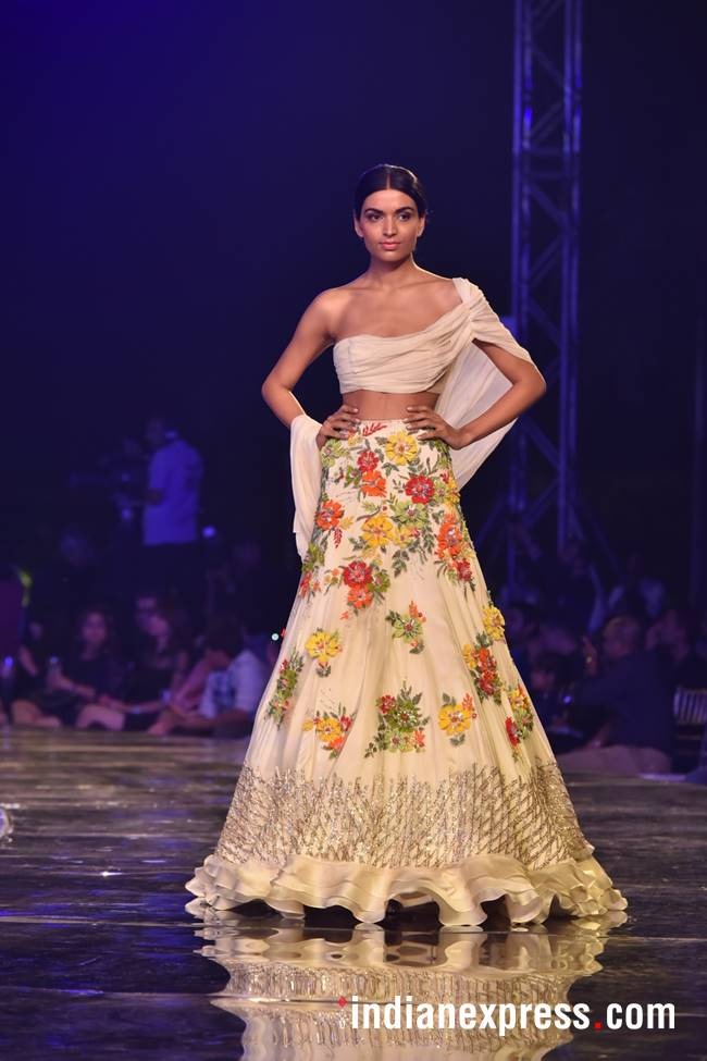 Manish Malhotra, Manish Malhotra summer couture 2018, Manish Malhotra Aditi Rao Hydari, Manish Malhotra Sophie Choudry, Manish Malhotra Nushrat Bharucha, Manish Malhotra Radhika Apte, indian express, indian express news