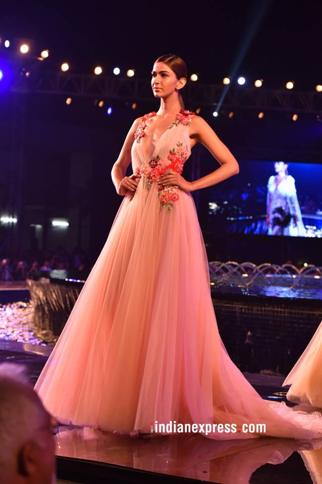 LFW 2020 VE: Manish Malhotra's 'Ruhaaniyat' Collection | AVS TV Network -  bollywood and Hollywood latest News, Movies, Songs, Videos & Photos - All  Rights Reserved