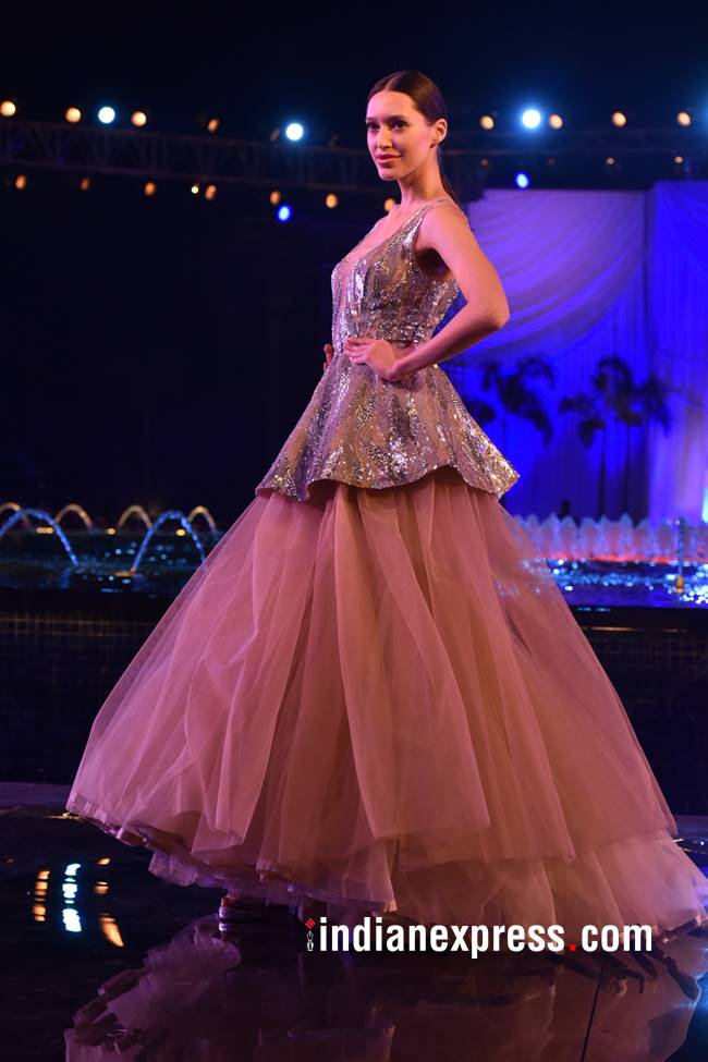 Elegant Fashion Showcase: Manish Malhotra at Blenders Pride Fashion Tour  2020