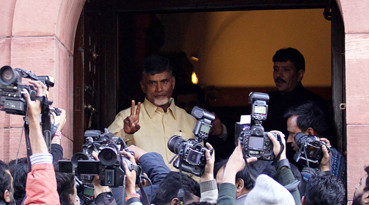 Chandrababu Naidu leads cycle rally demanding special status for andhra pradesh