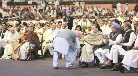 Navjot Singh Sidhu touches former Congress president Sonia Gandhi’s feet in New Delhi Sunday. Neeraj Priyadarshi