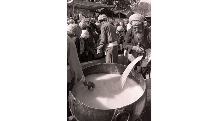 holi, bhang preparation, bhang thandai