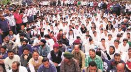 nowshera protest, protesters clash with police at nowshera, nowshera new district, rajouri district, jammu kashmir protest, j&K news, indian express, nowshera deputy commissioner