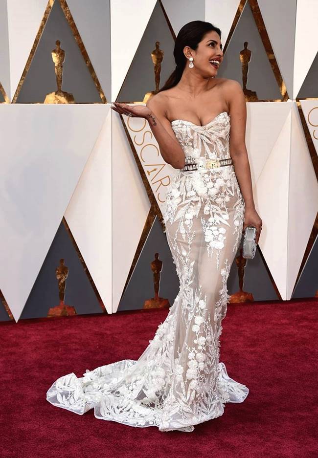 oscar gowns, best oscars gowns, oscars best gowns, oscars red carpet, priyanka chopra, lady gaga, penelope cruz, cate blancett, julia roberts, tina fey, lupita nyong, angelina jolie, jennifer lawrence, emma stone, oscars worst dressed, oscars worst dresses ever, oscars worst dressed ever, oscars best and worst, oscars flashback, oscars fashion, celeb fashion, hollywood fashion, indian express, indian express news