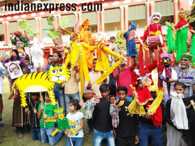 world puppet day, puppet day, puppet show, kolkata putte show, West Bengal Academy of Dance Drama Music and Visual Arts, Ranbindra Bharti University, Puppet Mancha, Puppet theatre, glove puppets, rod puppets, string puppets, shadow puppets, indian express, indian express news
