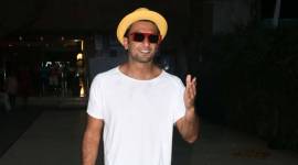 Ranveer Singh, Ranveer Singh lungi, women's day, Ranveer Singh fashion, Ranveer Singh style, Ranveer Singh latest photos, Ranveer Singh latest news, Ranveer Singh updates, Ranveer Singh pictures, Ranveer Singh images, celeb fashion, bollywood fashion, indian express, indian express news