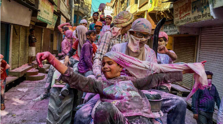 Holi photos, Holi 2018, Holi dates, Holi songs, Holi how to take best photos, tips for Holi photos, Holi photos tips and tricks