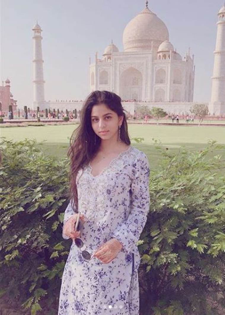 Gauri Khan Takes Daughter Suhana Khan And Friends On A Day Trip To Taj Mahal Bollywood News 