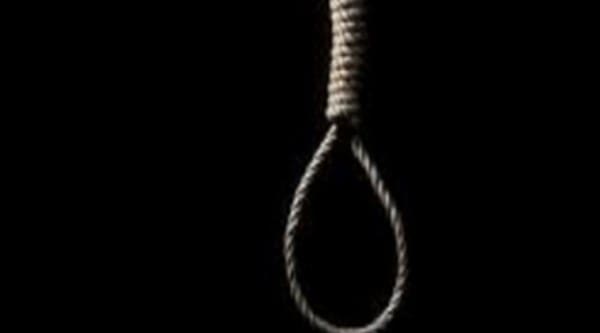 Mumbai: Couple, 11-year-old son found hanging