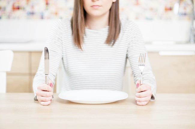 benefits of drinking water, water on empty stomach, metabolism, digetsive system, remove toxins, bowel disease, skincare, gastritis, weight loss, migraine attacks, indian express, indian express news