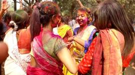 Holi 2018 photos, holi pics, holi images, ppl playing holi pics, Basant Utsav pictures, Visva Bharati University, Santiniketan, Basant Utsav in Santiniketan, Bengali holi pics, indian express