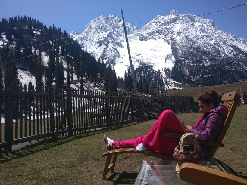 taapsee pannu in kashmir
