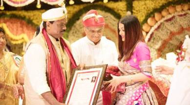 aishwarya rai bachchan receives woman of substance honour by bunt community.