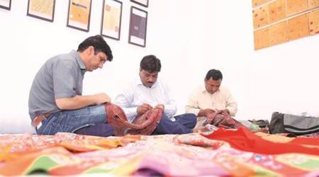 delhi art exhibition, pashmina shawl exhibition, rafoogiri, textiles exhibition, delhi art galleries, India International Centre, Hyderabadi shawl, indian express