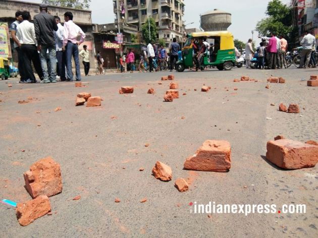 bharat bandh photos, dalit protest images, bharat bandh violence images, dalit protest pics, stone pelting, tyre burnt, sc st atrocities act, indian express