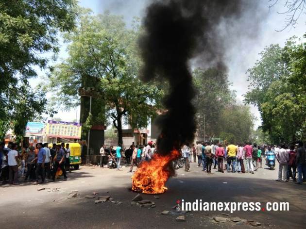 bharat bandh photos, dalit protest images, bharat bandh violence images, dalit protest pics, stone pelting, tyre burnt, sc st atrocities act, indian express
