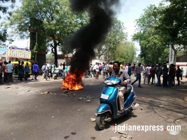 bharat bandh photos, dalit protest images, bharat bandh violence images, dalit protest pics, stone pelting, tyre burnt, sc st atrocities act, indian express