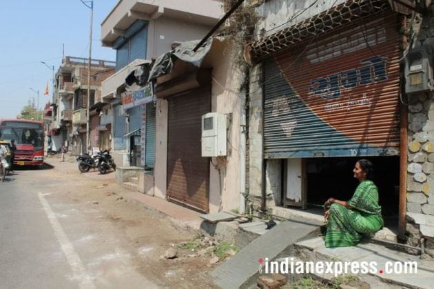 bharat bandh photos, dalit protest images, bharat bandh violence images, dalit protest pics, stone pelting, tyre burnt, sc st atrocities act, indian express