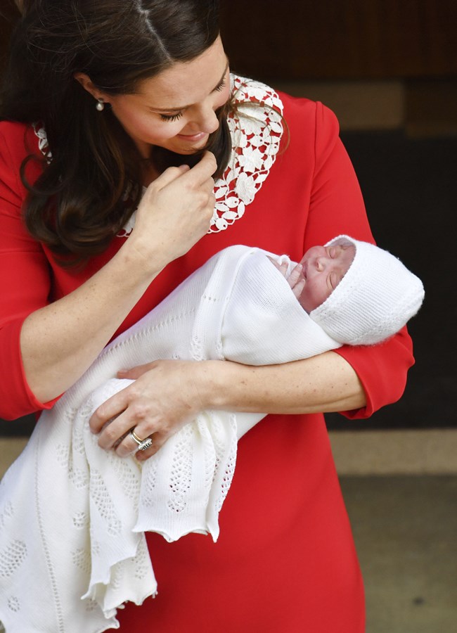 royal baby, royal baby 3, third royal baby, royal baby photo, third royal baby photos, royal baby first photos, kate middleton, prince william, kate middleton new baby photos, duchess of cambridge new baby photos, world news, indian express,