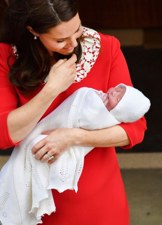royal baby, royal baby 3, third royal baby, royal baby photo, third royal baby photos, royal baby first photos, kate middleton, prince william, kate middleton new baby photos, duchess of cambridge new baby photos, world news, indian express,