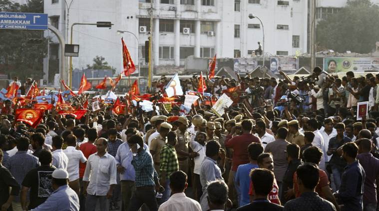 Cauvery row: At least 4 arrested for throwing slippers; 4,000 cops ...