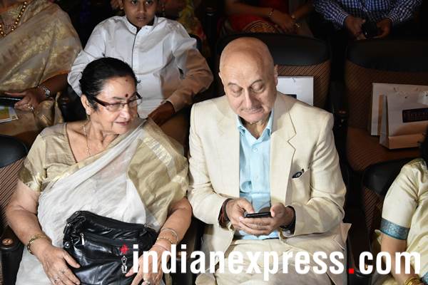 anupam kher at Deenanath Mangeshkar Award