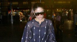 Kareena Kapoor Khan, Kareena Kapoor Khan airport fashion, Kareena Kapoor Khan airpot style, Kareena Kapoor Khan latest news, Kareena Kapoor Khan latest photos, celeb fashion, bollywood fashion, indian express, indian express news