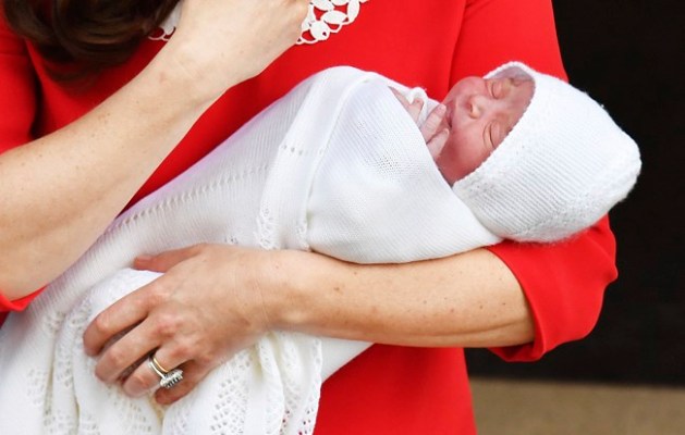 royal baby, royal baby 3, third royal baby, royal baby photo, third royal baby photos, royal baby first photos, kate middleton, prince william, kate middleton new baby photos, duchess of cambridge new baby photos, world news, indian express,