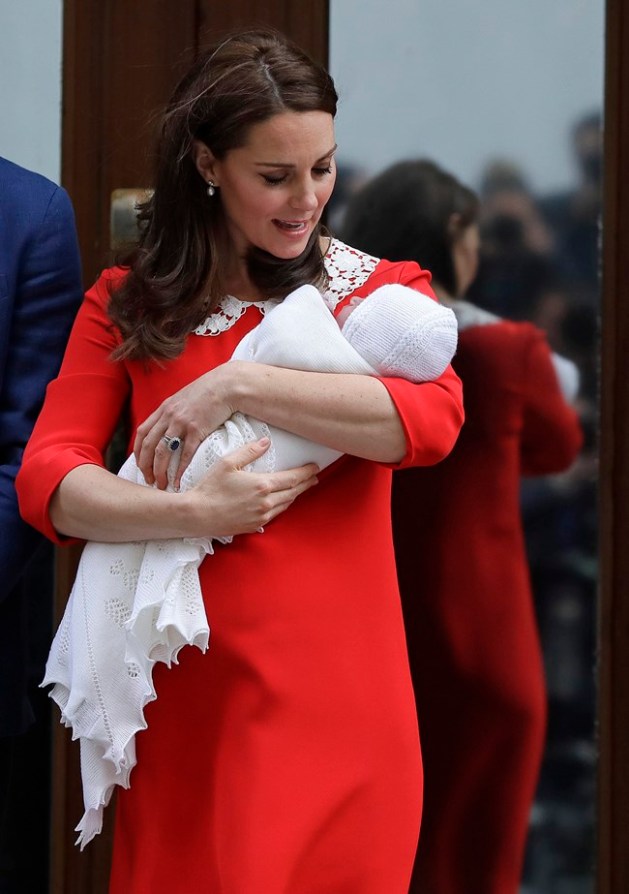 royal baby, royal baby 3, third royal baby, royal baby photo, third royal baby photos, royal baby first photos, kate middleton, prince william, kate middleton new baby photos, duchess of cambridge new baby photos, world news, indian express,