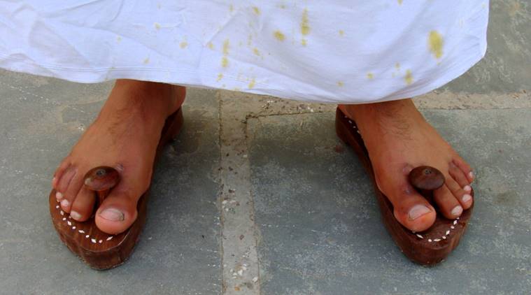 leather khadau chappal
