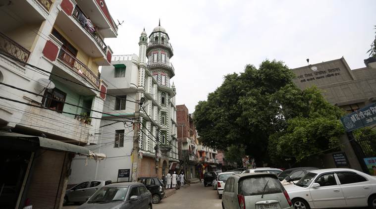 Bike rally in Delhi stopped at four mosques, with swords and saffron flags