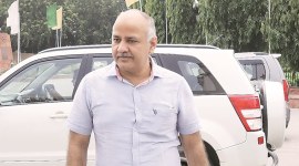 Sisodia meets Delhi govt school topper in CBSE class 10 exam