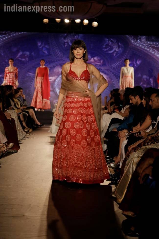 deepika Padukone, Ranbir Kapoor, mijwan fashion show, Ranbir Deepika, Deepika Ranbir, Ranbir Deepika photos, Deepika, Deepika Ranbir videos, Manish Malhotra fashion show, Deepika Padukone Ranbir Kapoor walking the ramp for Manish Malhotra, Indian express, Indian express fashion news