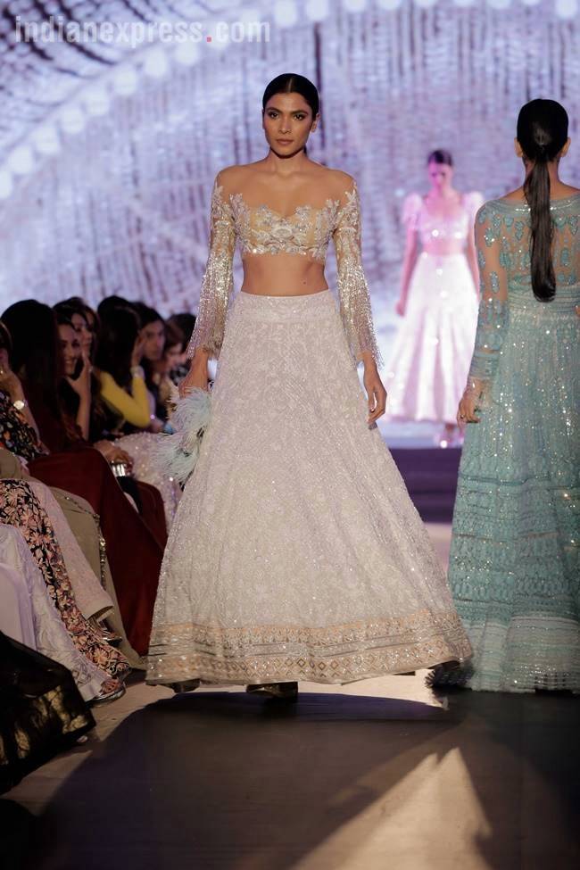 deepika Padukone, Ranbir Kapoor, mijwan fashion show, Ranbir Deepika, Deepika Ranbir, Ranbir Deepika photos, Deepika, Deepika Ranbir videos, Manish Malhotra fashion show, Deepika Padukone Ranbir Kapoor walking the ramp for Manish Malhotra, Indian express, Indian express fashion news
