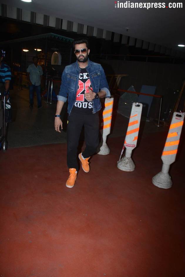 latest celeb spotting photos akshay kumar hrithik roshan taimur