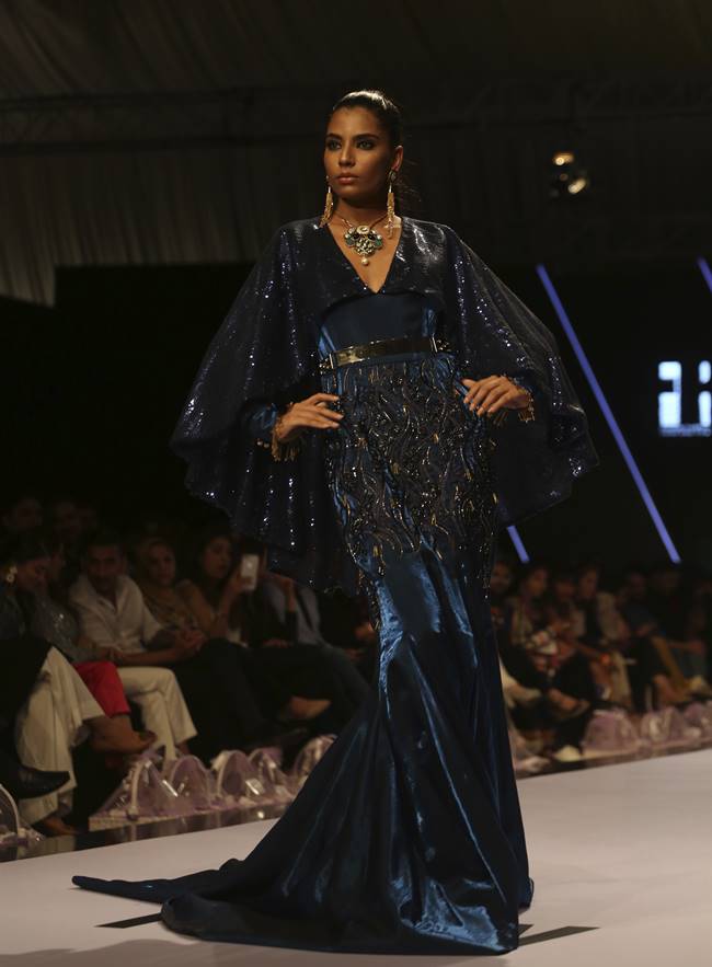 Pakistan Fashion Week, Pakistan Fashion Week latest photos, Pakistan Fashion Week fashion, Pakistan Fashion Week latest designs, Pakistan Fashion Week Rozina Munib, Deepak Perwani, Boheme Kanwal, indian express, indian express news
