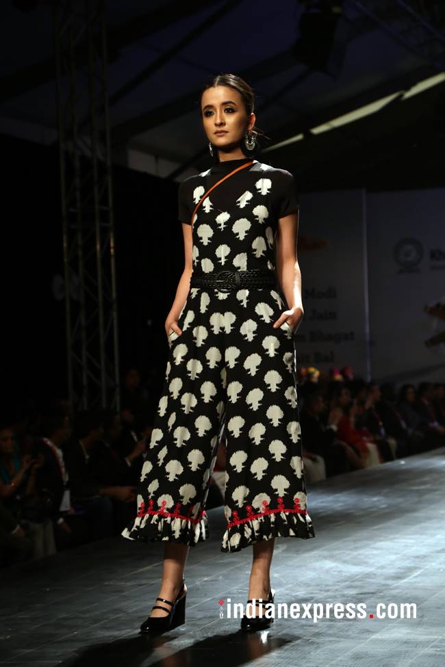 Khadi - Transcending Boundaries fashion show, khadi FDCI, Rohit Bal latest designs, Anju Modi latest designs, Payal Jain latest designs, Poonam Bhagat latest designs, indian express, indian express news