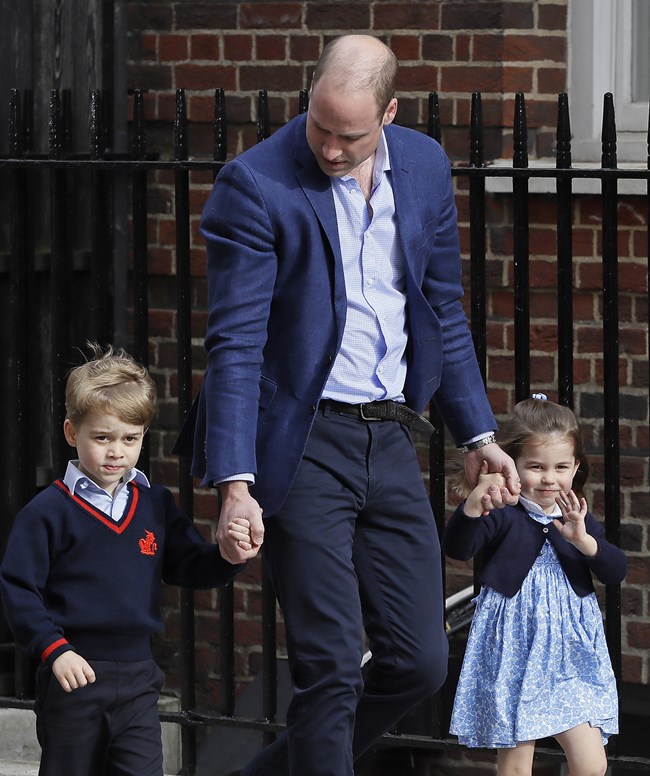 royal baby, royal baby 3, third royal baby, royal baby photo, third royal baby photos, royal baby first photos, kate middleton, prince william, kate middleton new baby photos, duchess of cambridge new baby photos, world news, indian express,