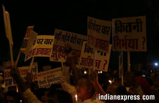 rahul gandhi photos, india gate protest images, candlelight vigil pictures, kathua gangrape, ashifa, congress midnight protest, priyanka gandhi images, unnao rape protest pics, indian express