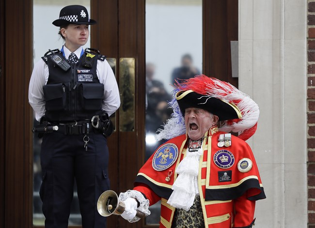 royal baby, royal baby 3, third royal baby, royal baby photo, third royal baby photos, royal baby first photos, kate middleton, prince william, kate middleton new baby photos, duchess of cambridge new baby photos, world news, indian express,