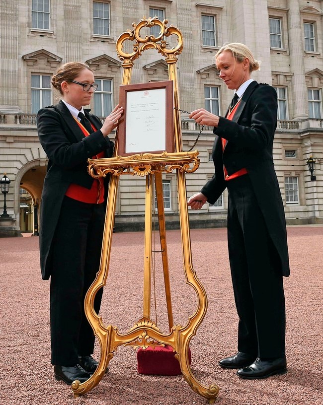 royal baby, royal baby 3, third royal baby, royal baby photo, third royal baby photos, royal baby first photos, kate middleton, prince william, kate middleton new baby photos, duchess of cambridge new baby photos, world news, indian express,