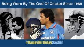 sachin tendulkar birthday mumbai police_TW_759 Sachin Tendulkar, Sachin Tendulkar birthday, Sachin Tendulkar birthday Mumbai Police, Mumbai Police wishing sachin birthday, Mumbai Police wishing sachin birthday helmet, mumbai police helmet, indian express, indian express trending news