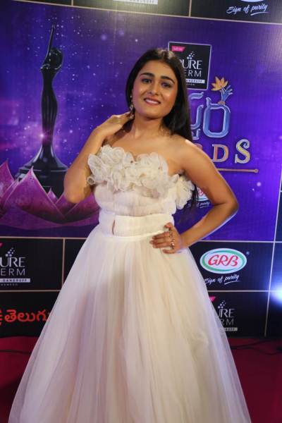 Shalini Pandey at the Zee Telugu Apsara Awards 2018.