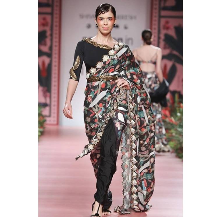 Lara Dutta, Lara Dutta latest photos, Lara Dutta fashion, Lara Dutta sari, Lara Dutta Shivaan and Narresh sari, Lara Dutta high fever dance show, Lara Dutta fusion sari, indian express, indian express news